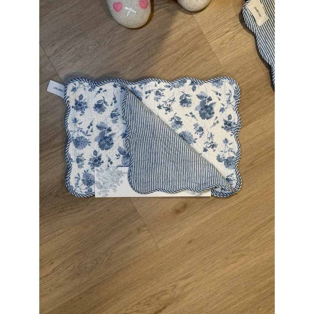 NEW Shabby Chic Set Of 4 Scalloped Edged Blue White Hydrangea‎ Quilted Placemats